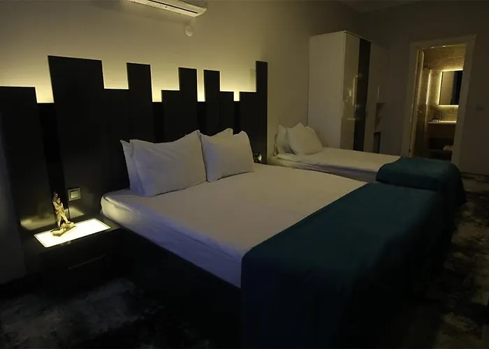 Ξενοδοχείο Plaza 3*